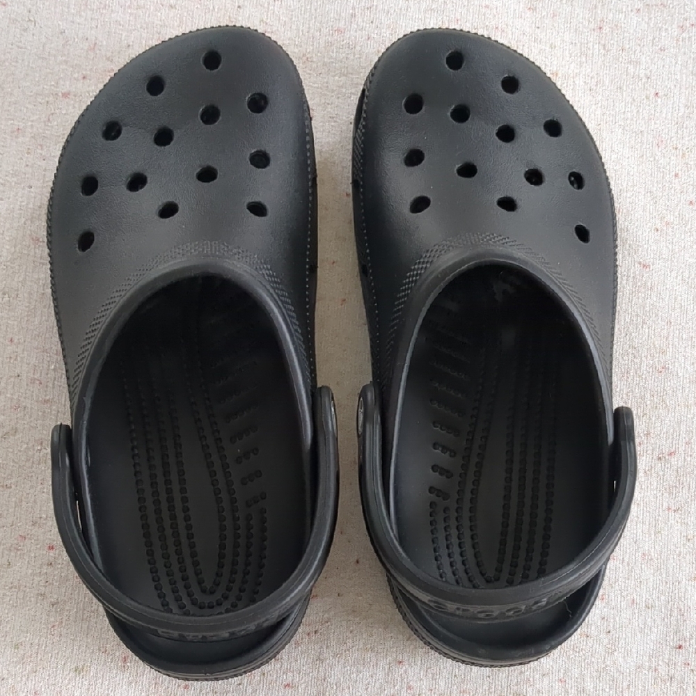 Crocs Black Clogs M6 W8